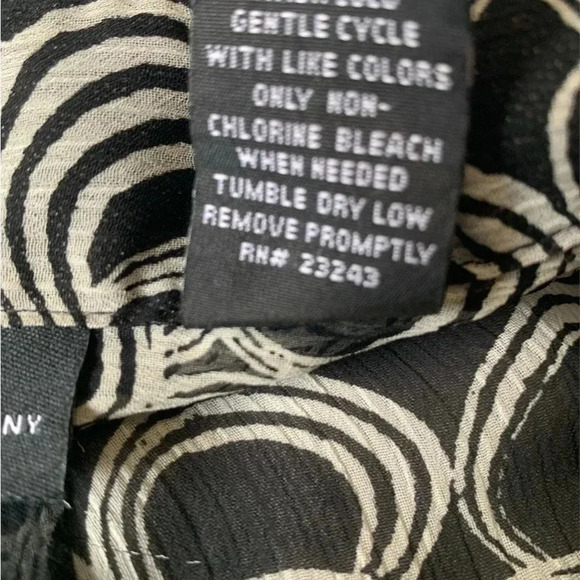 New York & Company semi sheer long tunic in a textured fabric NWOT - Picture 4 of 5